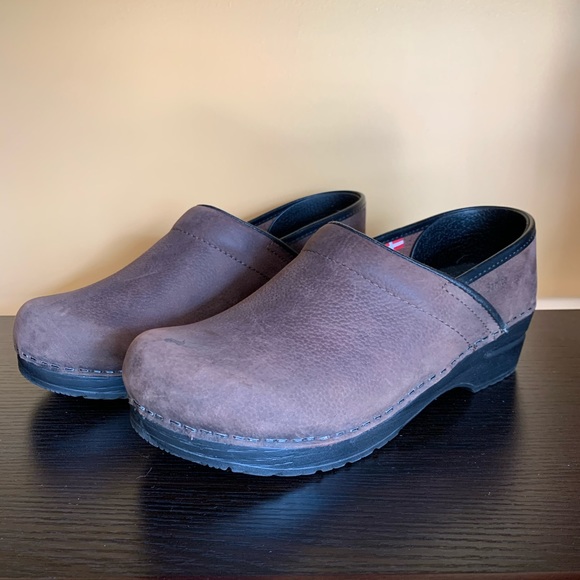 sanita clogs 39